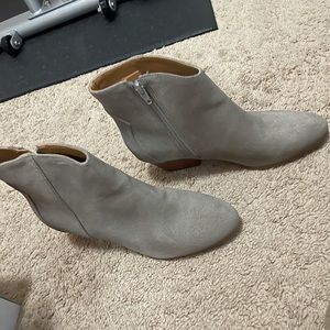 Boots just like Hermès Etain Evercolor Mini Constance 18- taupe suede booties